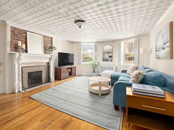 275 De Graw Street A image 2 of 10