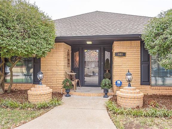 4th image of 608 SW 103rd Pl