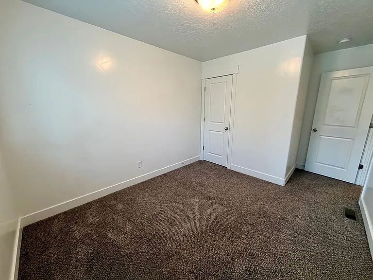 382 E 1850 N #1 — Photo 9