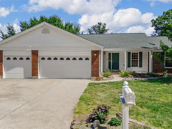 1012 Harvest Home Cir, Saint Charles, MO 63304