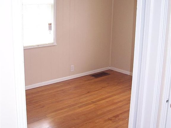 4th image of 1132 McKinley Ave