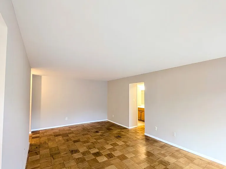 11309 Commonwealth Dr #T2 — Photo 9