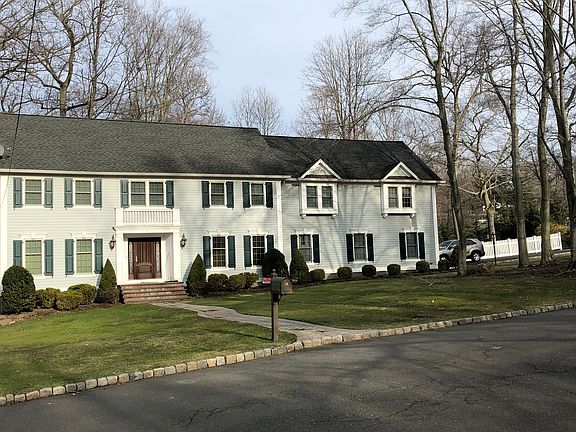 5th image of 42 Hamilton Dr E