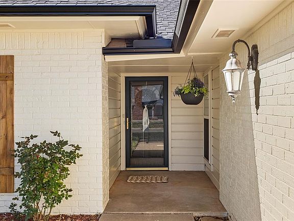 3rd image of 2204 Summer Way Ln