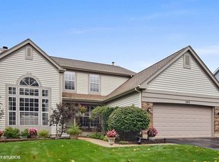 1102 Regency Ln, Carol Stream, IL 60188