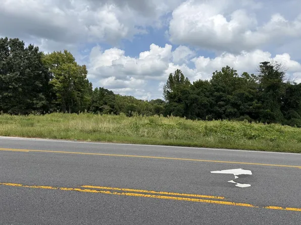 3630 W 3rd St, Farmville, VA 23901