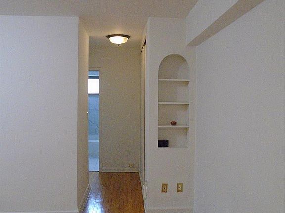 5th image of 3021 Edwin Ave APT 4B