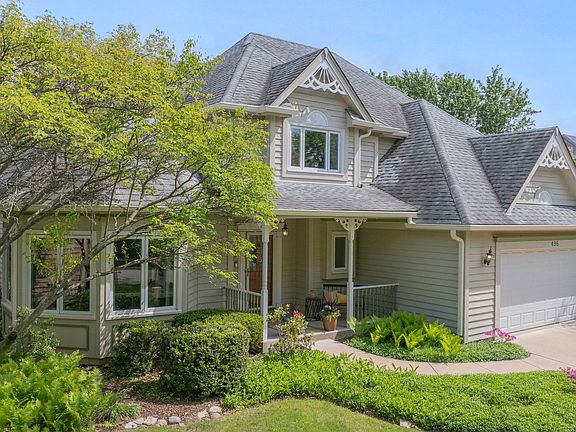3rd image of 496 Waubonsee Cir