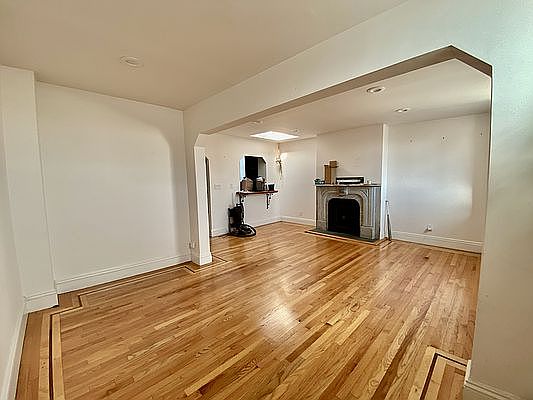 4th image of 174 Lafayette Ave APT 4