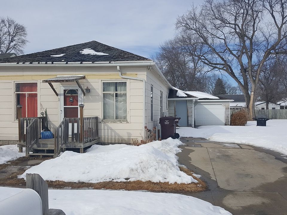 1st image of 319 E 21st St
