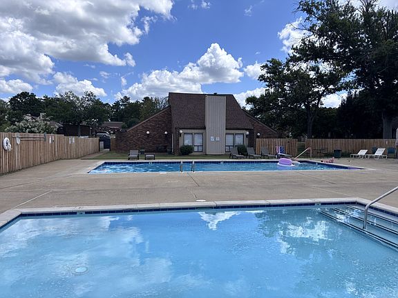 4th image of 130 Saddle Tree Ct