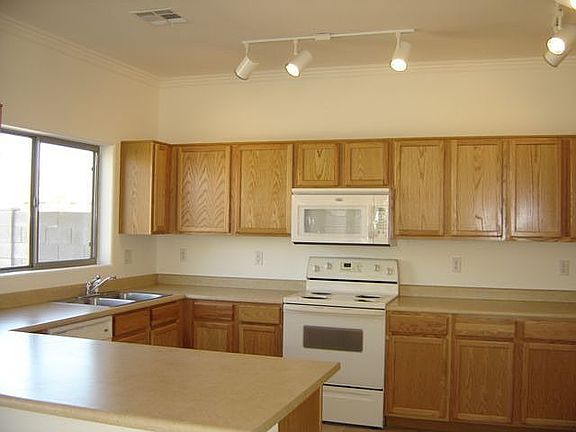 Big Kitchen With Eat in Bar