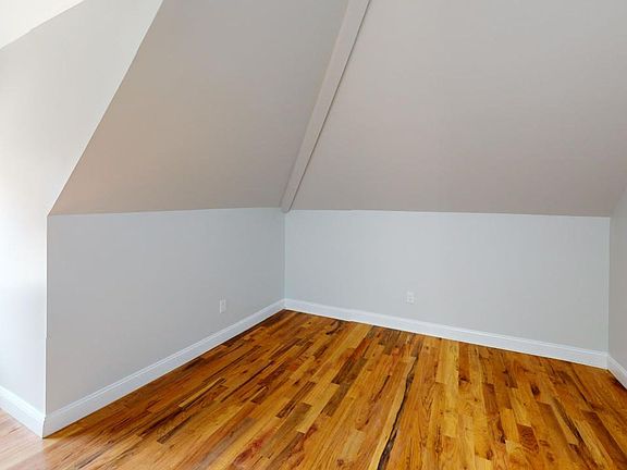 4th image of 544 Whitney Ave APT 3