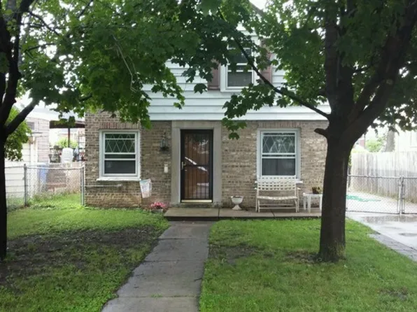 5220 W 64th St, Burbank, IL 60638