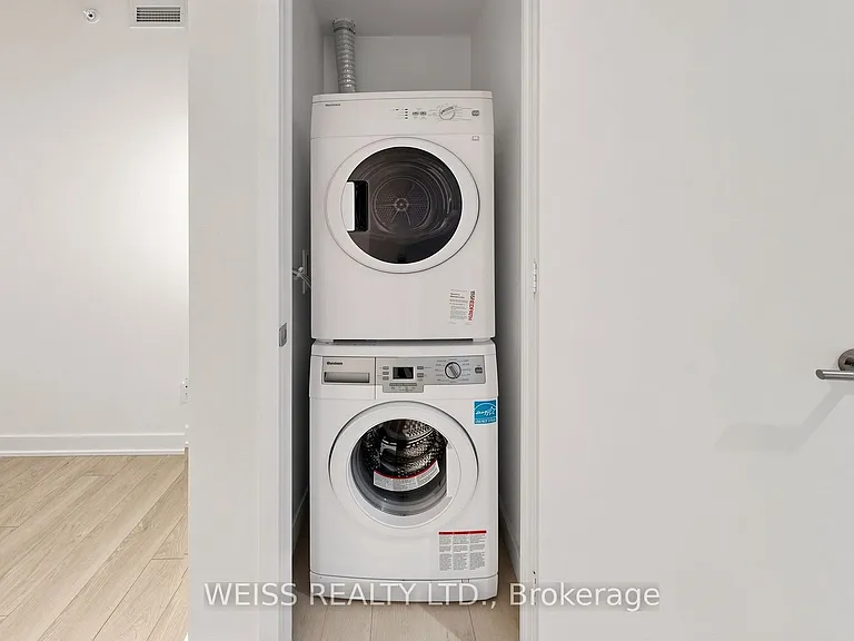 185 Roehampton Ave #520 — Photo 26