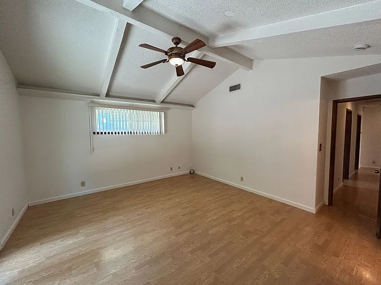 9471 Queen Oak Ct — Photo 12