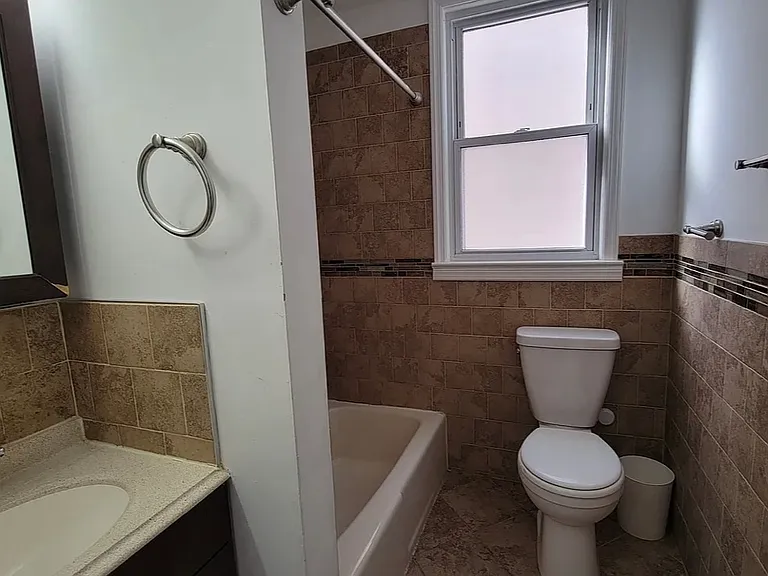 39 Alden St — Photo 4