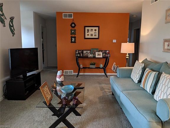 3rd image of 1177 Woodlawn Ave