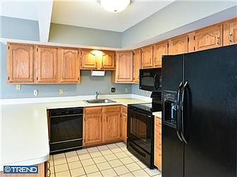 3rd image of 40 Lakeview Ct