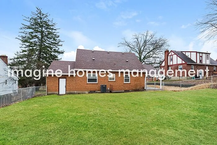 5545 Vogel Rd — Photo 13