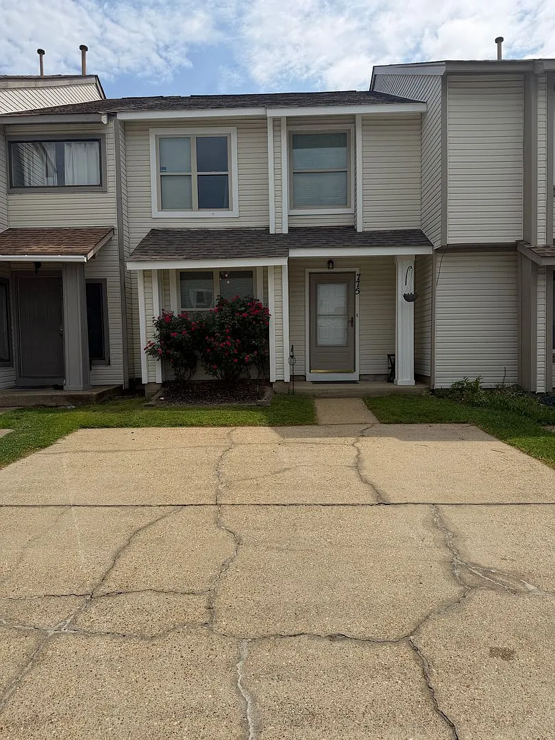 Ocean Lakes Three Bedroom Townhome — Photo 2
