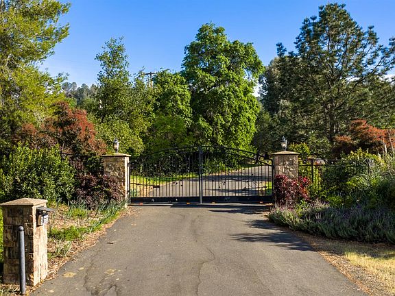 2nd image of 265 Grapevine Ravine Ln
