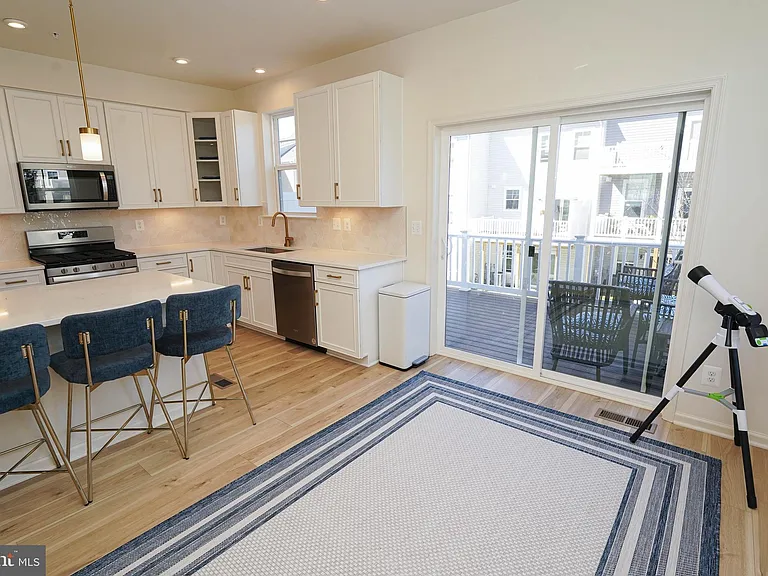 414 Waterfield Ct — Photo 23