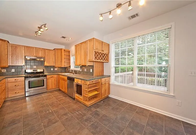 1170 Rhyne Chase SE — Photo 8