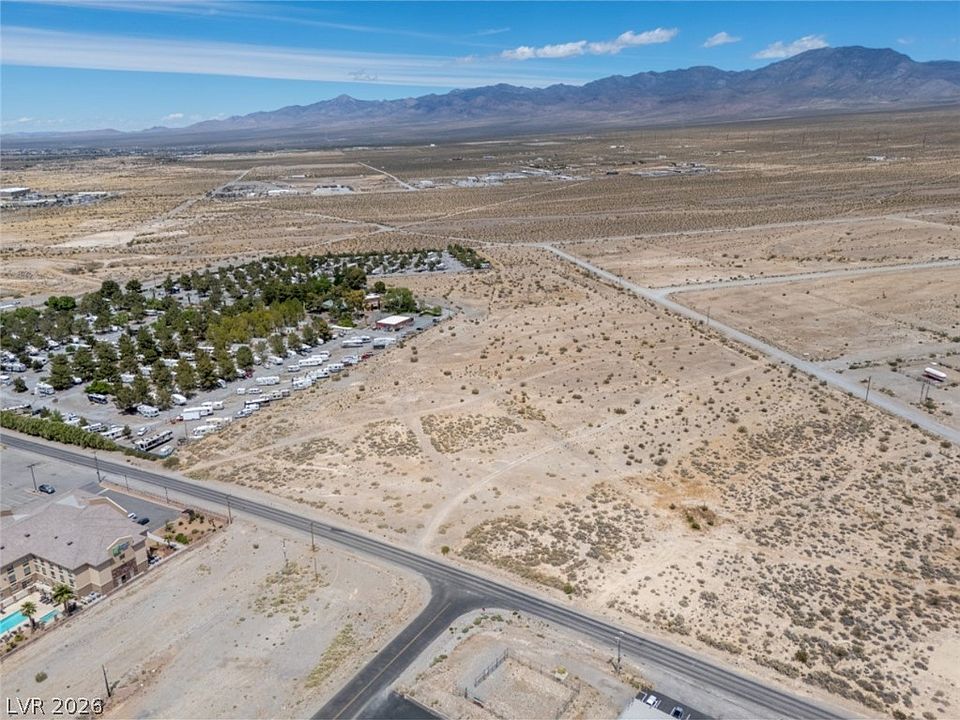 1st image of 951 S Shoshone Dr