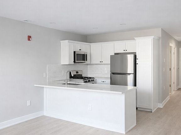 3rd image of 872 Haddon Ave Floor 2