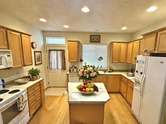 4th image of 10188 NE Okanogan St