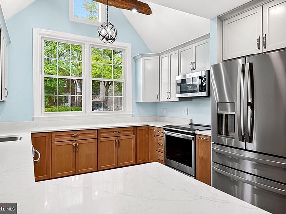 3rd image of 10743 Lake Edge Ct