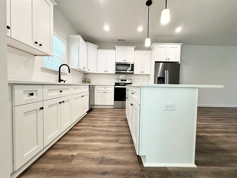 401 Austin Dr — Photo 5