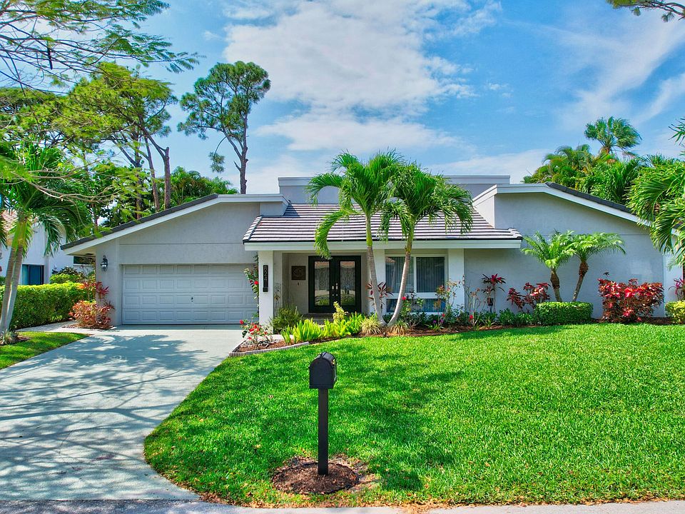 824 Foxpointe Cir, Delray Beach, FL 33445 | Zillow