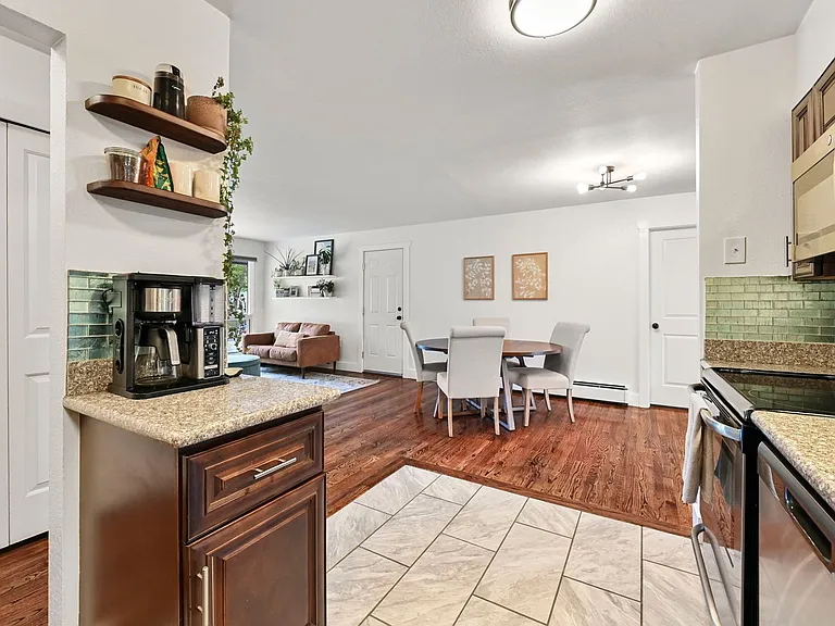 820 Valley Rd — Photo 11