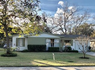 325 Caladium St, Lake Jackson, TX 77566
