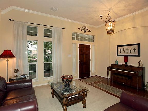 4th image of 146 N Hawthorne Hollow Cir