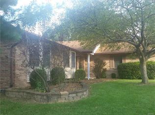 38 Waterford Ln, Glen Carbon, IL