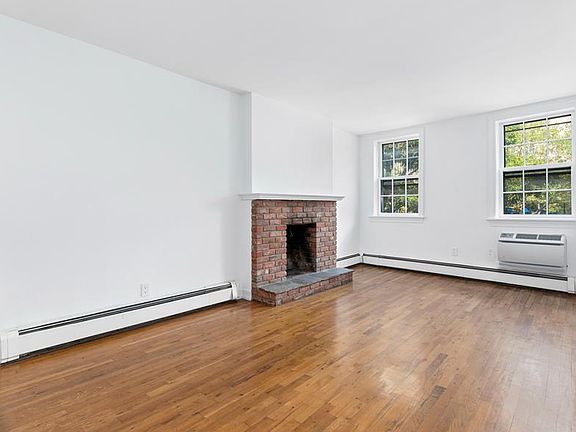 3rd image of 639 1/2 Hudson St #2