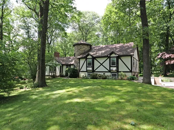 953 Fallen Oak Dr, Easton, PA 18040