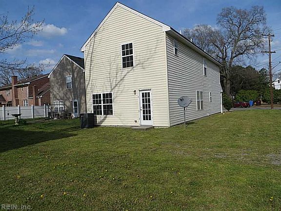 3rd image of 2710 Bainbridge Blvd