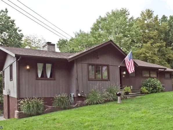 52 E Shawnee Trl, Jefferson Twp., NJ 07849