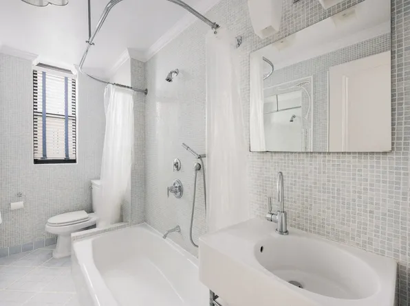 33 Riverside Drive image 16 of 18