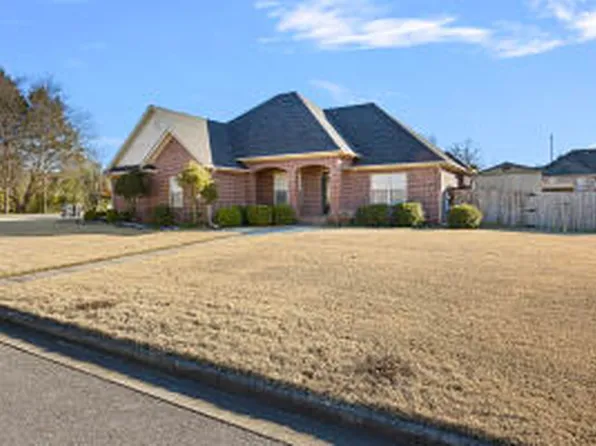 25 Larkspur Ct, Russellville, AR 72802
