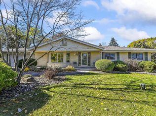 W279N4997 S Courtland Cir, Pewaukee, WI 53072