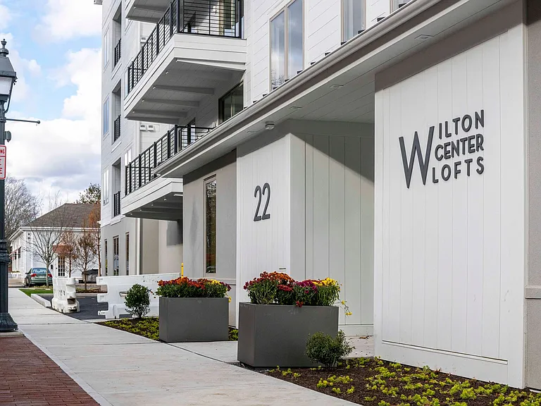 Wilton Center Lofts — Photo 24