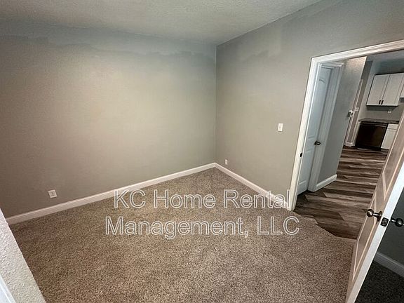 5th image of 3400 E 14th St APT 2W