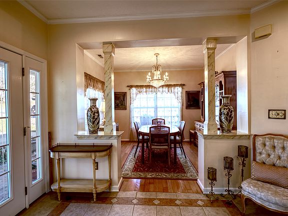 2nd image of 302 Cambridge Drive