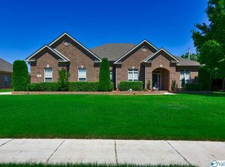 100 Meadowglen Dr, Madison, AL 35757
