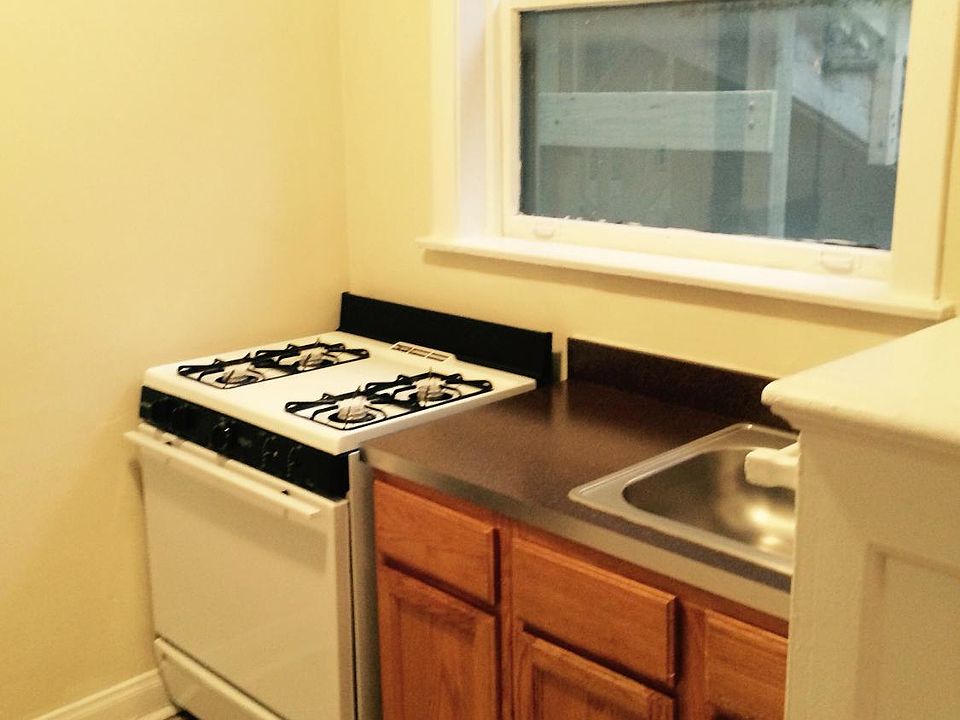 2nd image of 426 W Briar Pl APT 2H